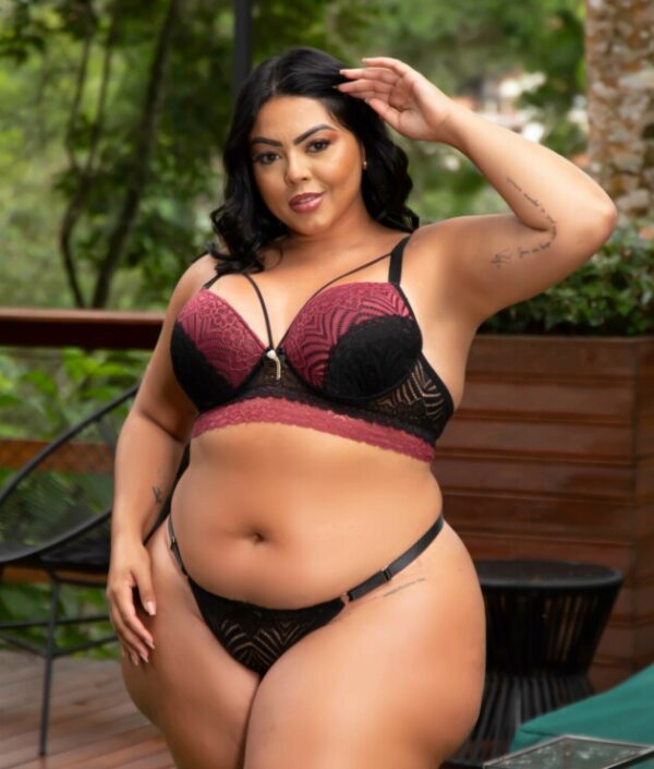 🌹 Conjunto Plus Size Strappy com Renda  Sensualidade, Conforto e Poder